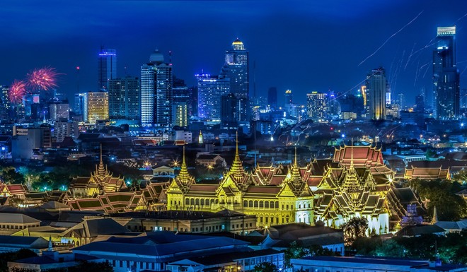 Thủ đô Bangkok là thành phố lớn nhất của Thái Lan, là trung tâm của các hoạt động chính trị, thương mại, công nghiệp và văn hóa.